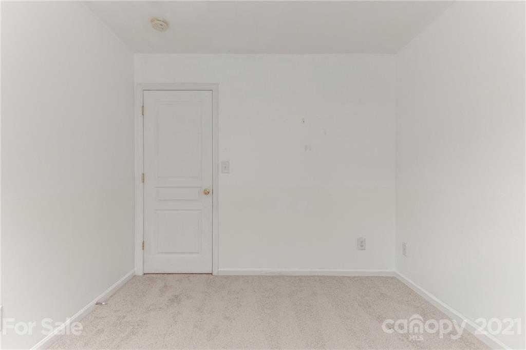 4842 Elizabeth Road Charlotte, NC 28269 - Photo 17 of 20 Gallery Image 17