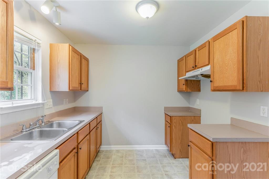 4842 Elizabeth Road Charlotte, NC 28269 - Photo 4 of 20 Gallery Image 4