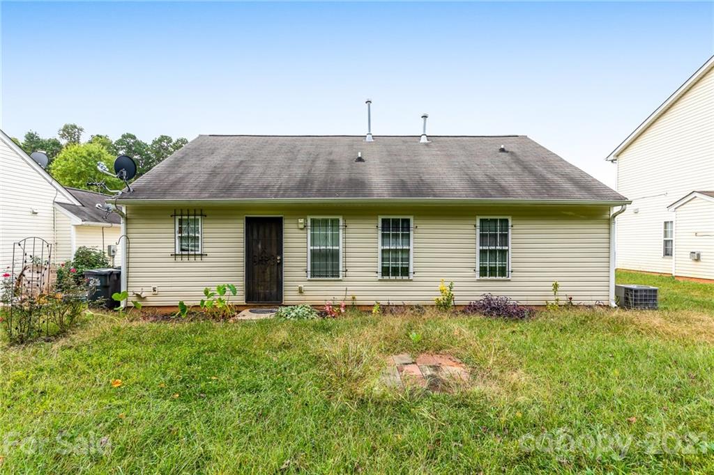 4842 Elizabeth Road Charlotte, NC 28269 - Photo 7 of 20 Gallery Image 7