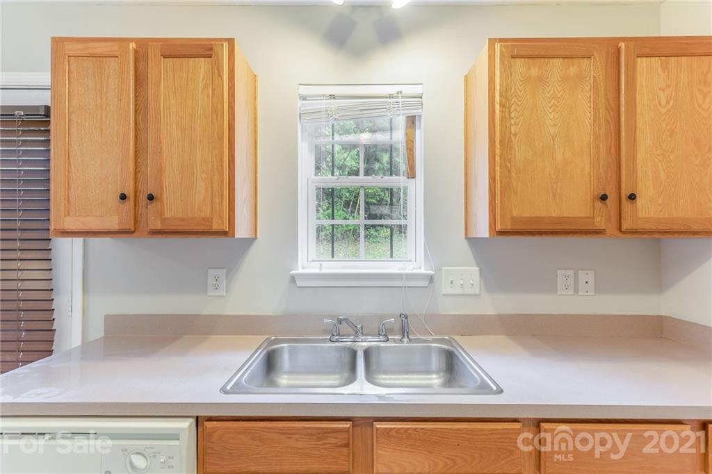 4842 Elizabeth Road Charlotte, NC 28269 - Photo 9 of 20 Gallery Image 9