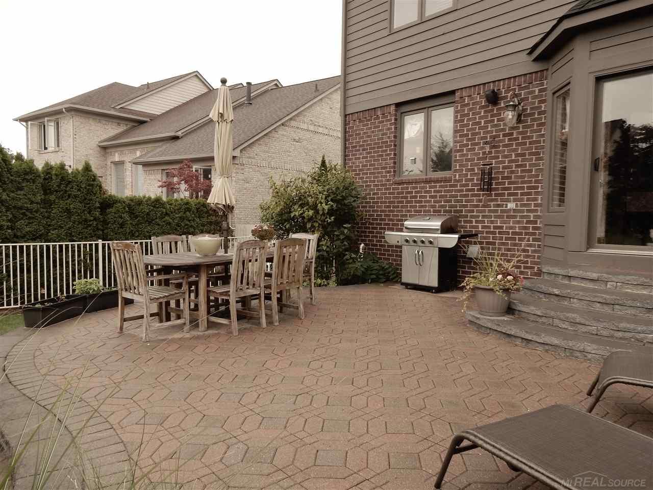 2007 Peterwood Rochester Hills, MI 48307 - Photo 36 of 40