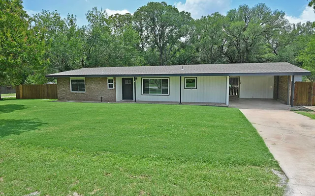 $2,000 | 5204 Bedford Street, Kingsland, TX 78639