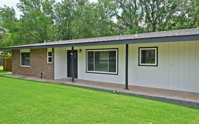 $2,000 | 5204 Bedford Street, Kingsland, TX 78639