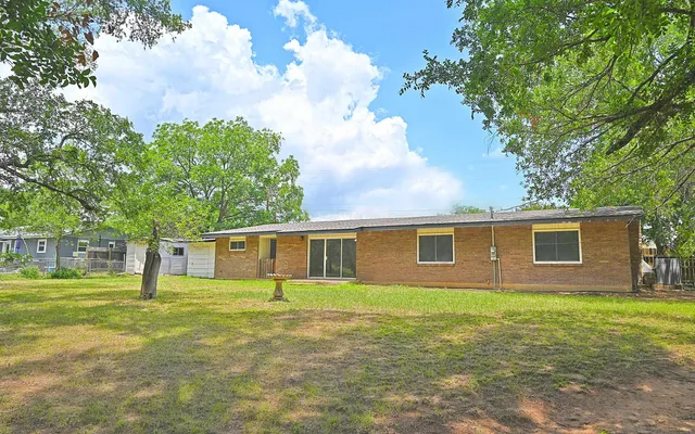 $2,000 | 5204 Bedford Street, Kingsland, TX 78639