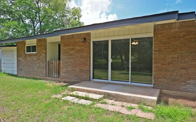 $2,000 | 5204 Bedford Street, Kingsland, TX 78639