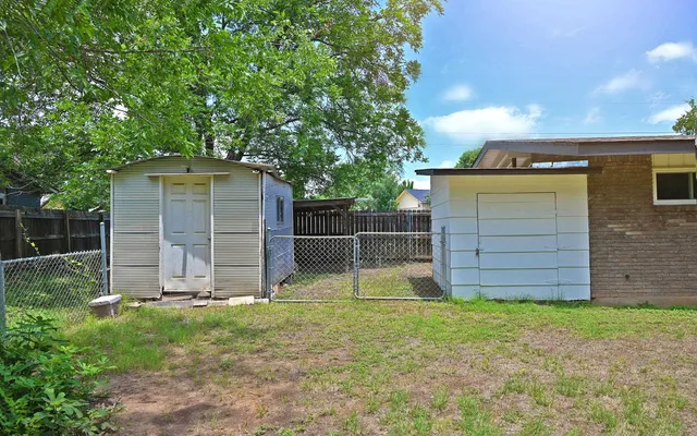 $2,000 | 5204 Bedford Street, Kingsland, TX 78639