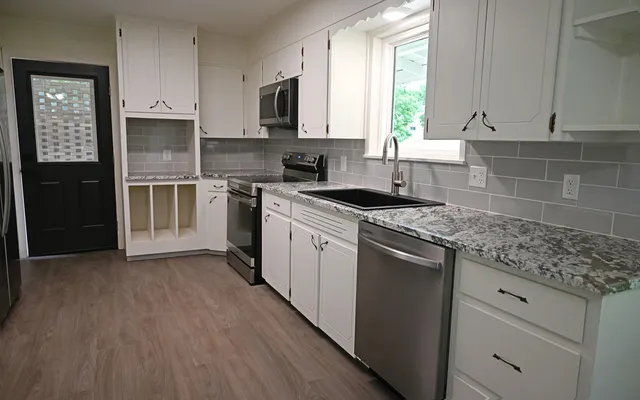 $2,000 | 5204 Bedford Street, Kingsland, TX 78639