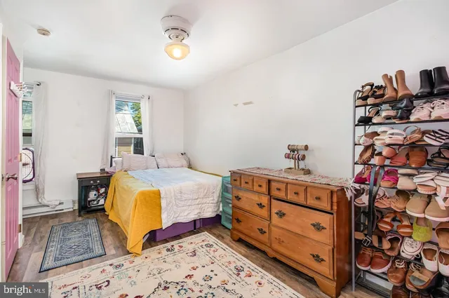 a bedroom with a bed and a dresser in it