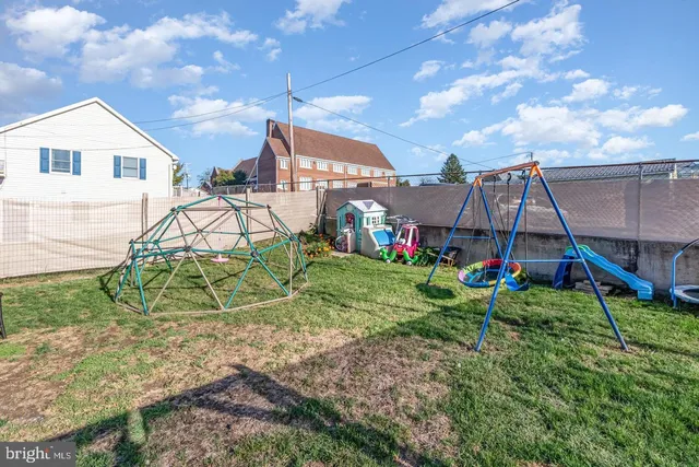 a view of backyard with table and chairs