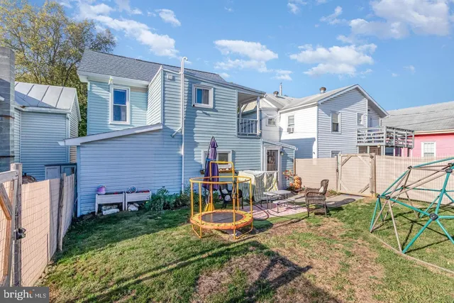 a table and chairs in front of a house