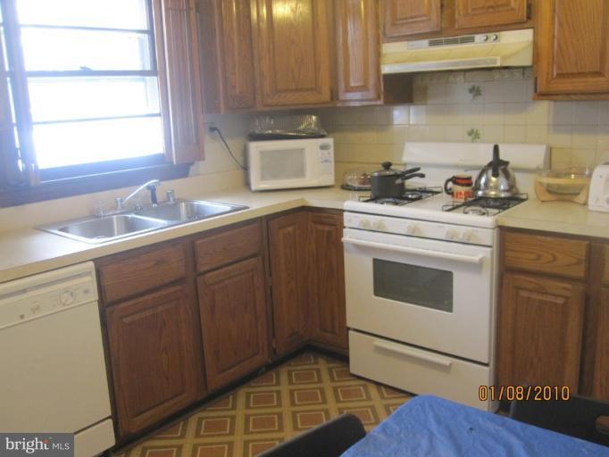 11816 Fort Washington Road Fort Washington, MD 20744 - Photo 7 of 21 EAT-IN KITCHEN