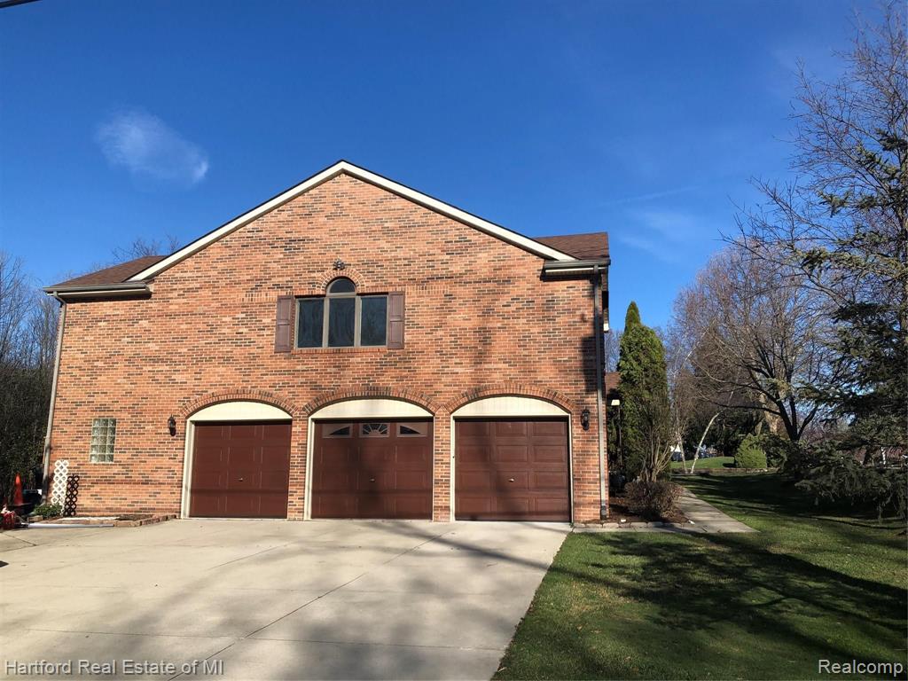 23725 Middlebelt Road Farmington Hills, MI 48336 - Photo 2 of 36