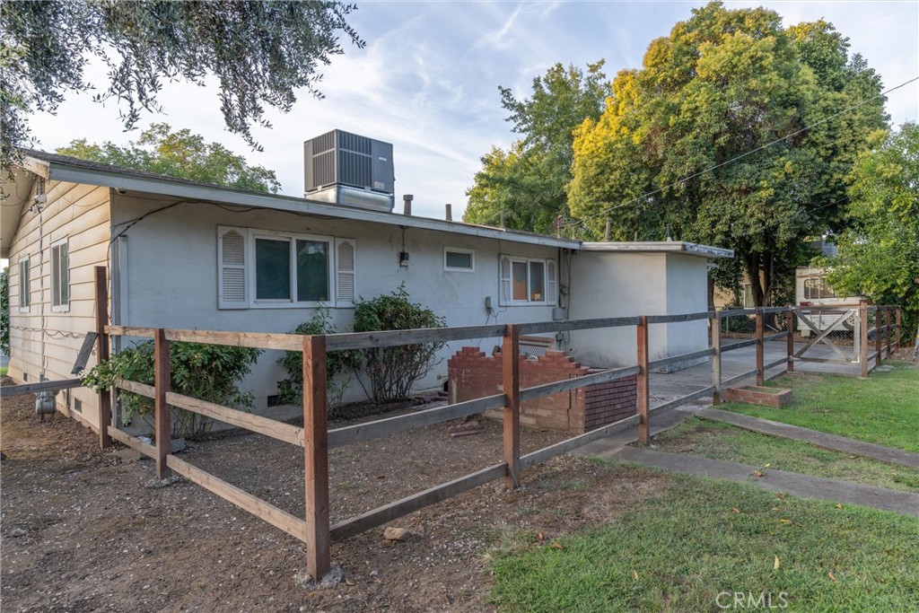 559 East Chico, CA 95926 - Photo 25 of 32 a view of a yard in front of a house