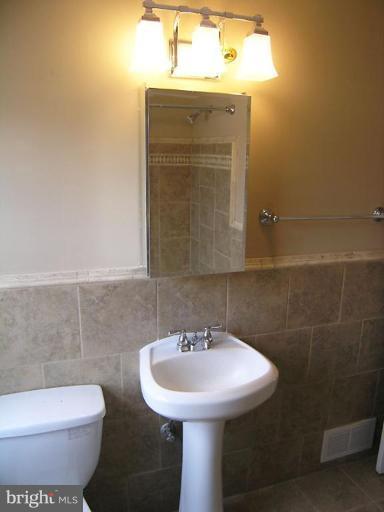 1359 Stonewood Road Baltimore, MD 21239 - Photo 6 of 29 Bath #2