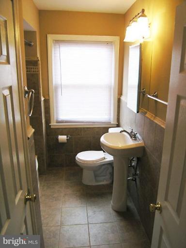 1359 Stonewood Road Baltimore, MD 21239 - Photo 7 of 29 Bath #3