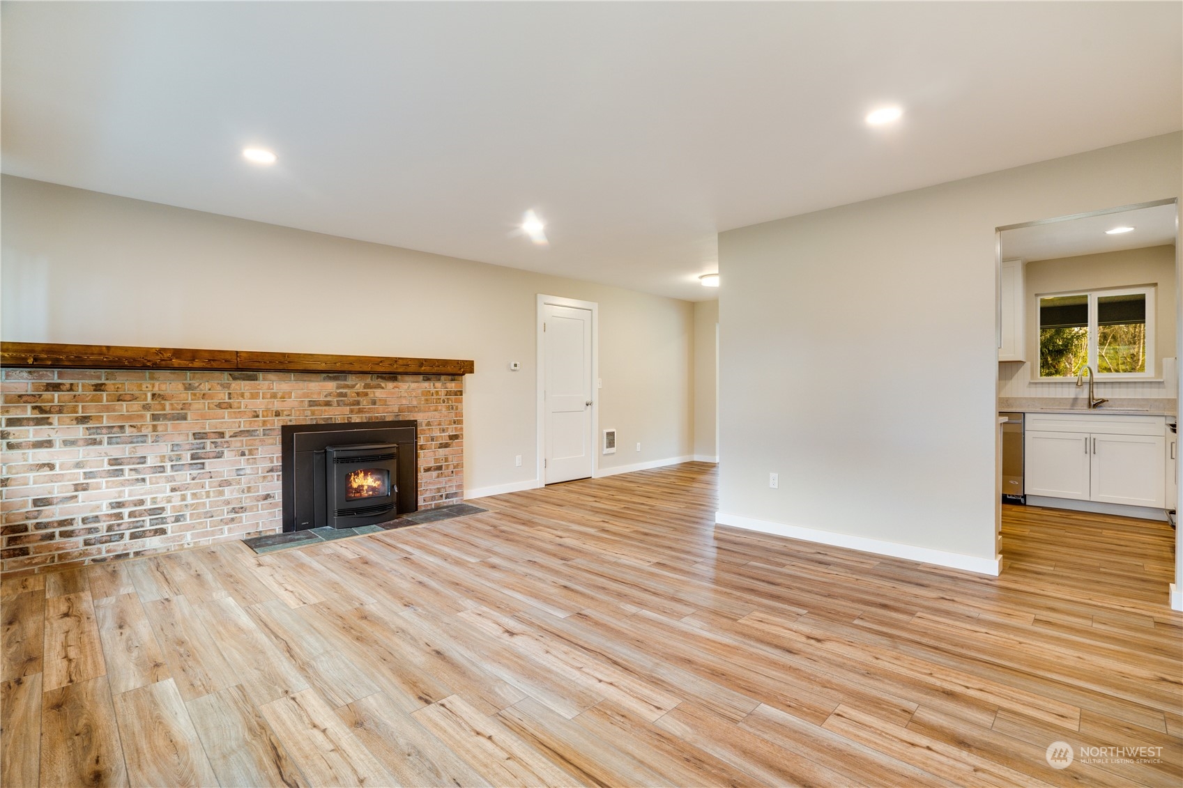 4133 Ridge Road West University Place, WA 98466 - Photo 4 of 36 Gallery Image 4