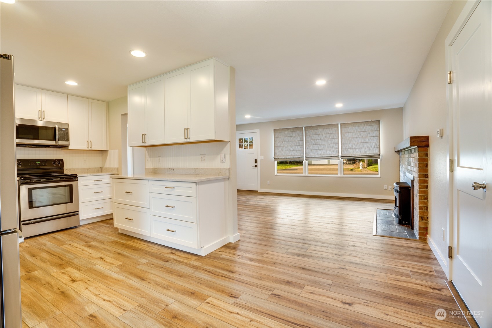 4133 Ridge Road West University Place, WA 98466 - Photo 5 of 36 Gallery Image 5