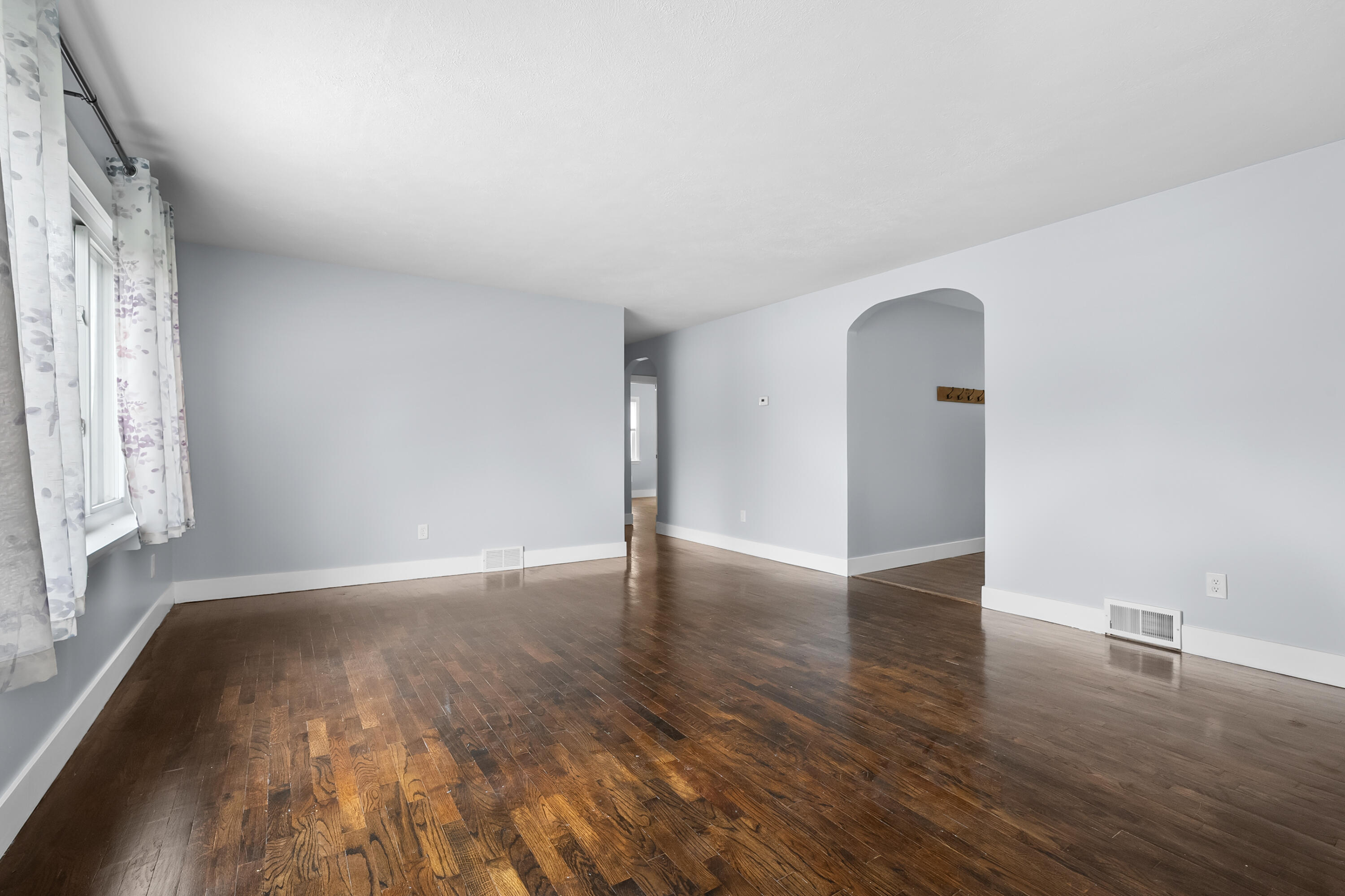 984 Miller Road Plainwell, MI 49080 - Photo 5 of 51 Miller Rd 984 Plainwell 49080-3