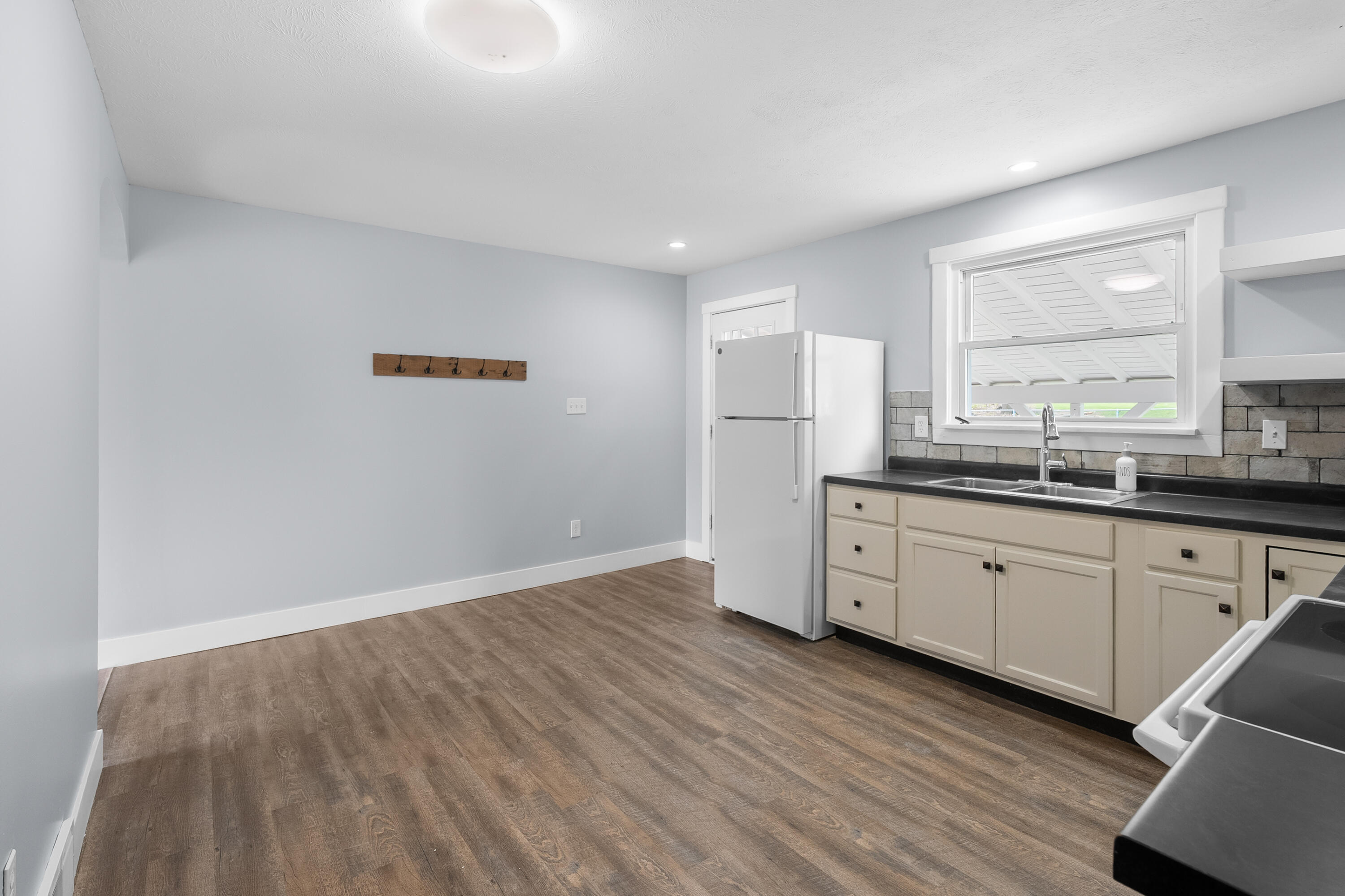 984 Miller Road Plainwell, MI 49080 - Photo 10 of 51 Miller Rd 984 Plainwell 49080-8