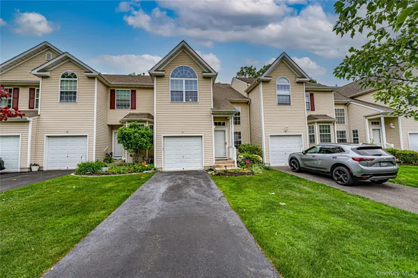 $565,000 | 31 Cranberry Circle, Medford, NY 11763