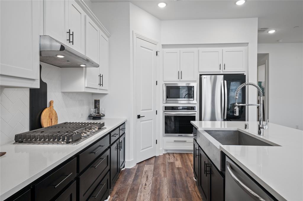 313 Sugar Maple Lane McKinney, TX 75071 - Photo 11 of 40 a kitchen with stainless steel appliances a sink stove and refrigerator
