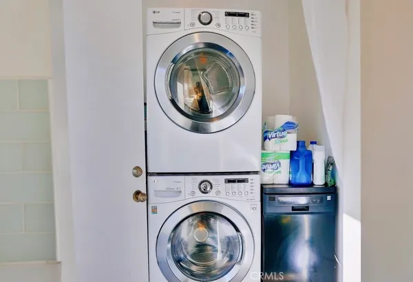 a view of livingroom with washer and dryer