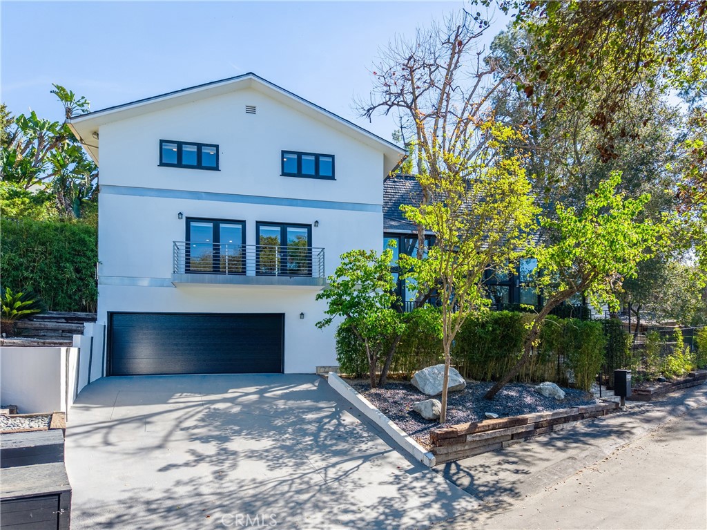 9653 Oak Pass Road Beverly Hills, CA 90210 - Photo 2 of 42