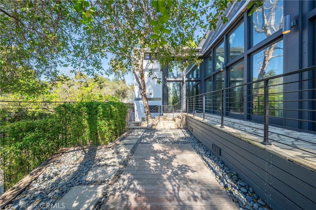 9653 Oak Pass Road Beverly Hills, CA 90210 - Photo 27 of 42