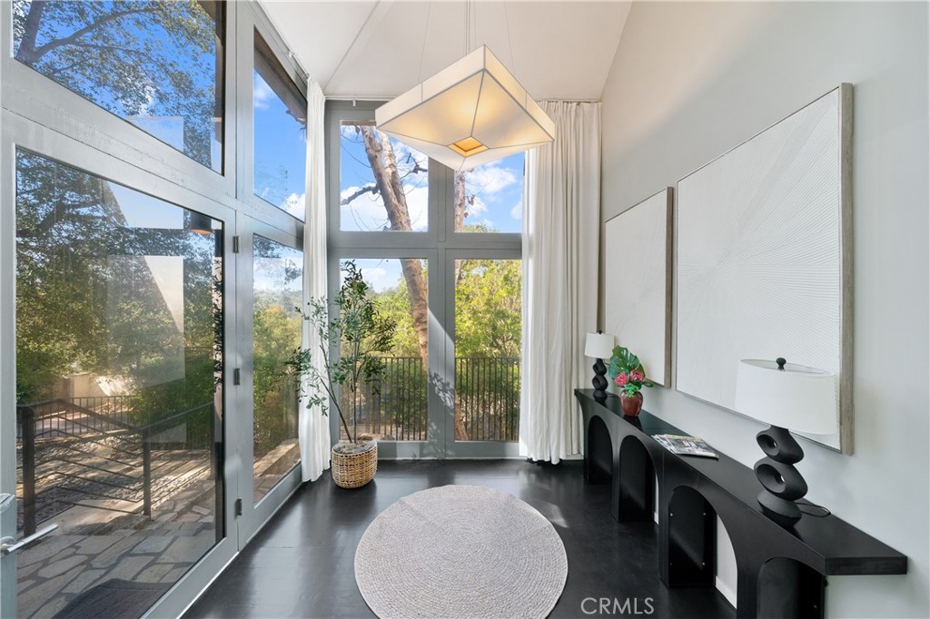 9653 Oak Pass Road Beverly Hills, CA 90210 - Photo 6 of 42