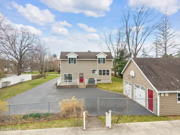 $425,000 | 3009 Sunset Lane, Guilderland, NY 12303