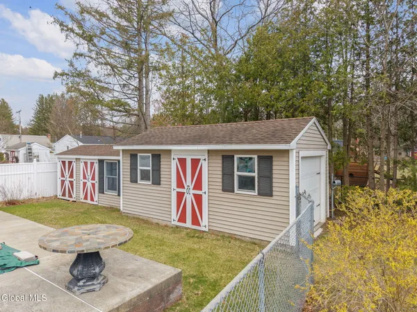 $425,000 | 3009 Sunset Lane, Guilderland, NY 12303