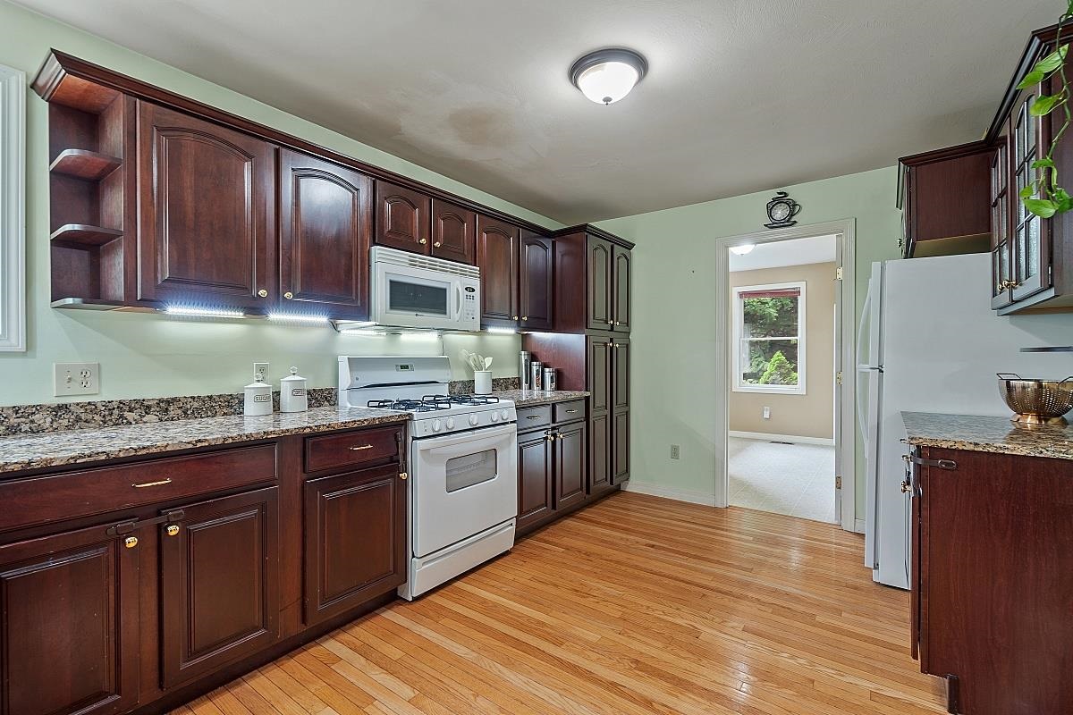 111 Seaverns Bridge Road Merrimack, NH 03054 - Photo 12 of 40