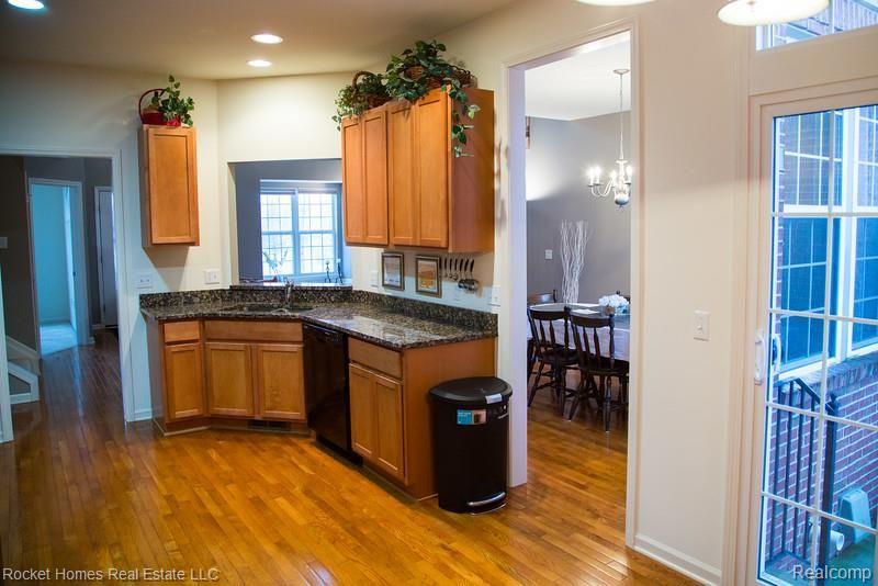 49690 Potomac Road, Unit 73 Canton, MI 48188 - Photo 7 of 29 Kitchen
