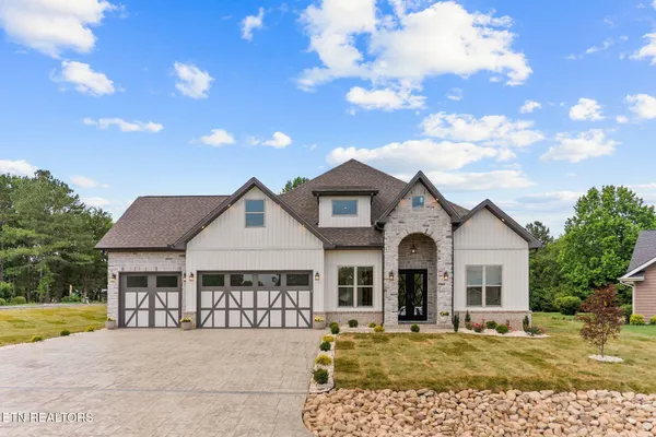 $879,000 | 300 Oonoga Circle, Loudon, TN 37774