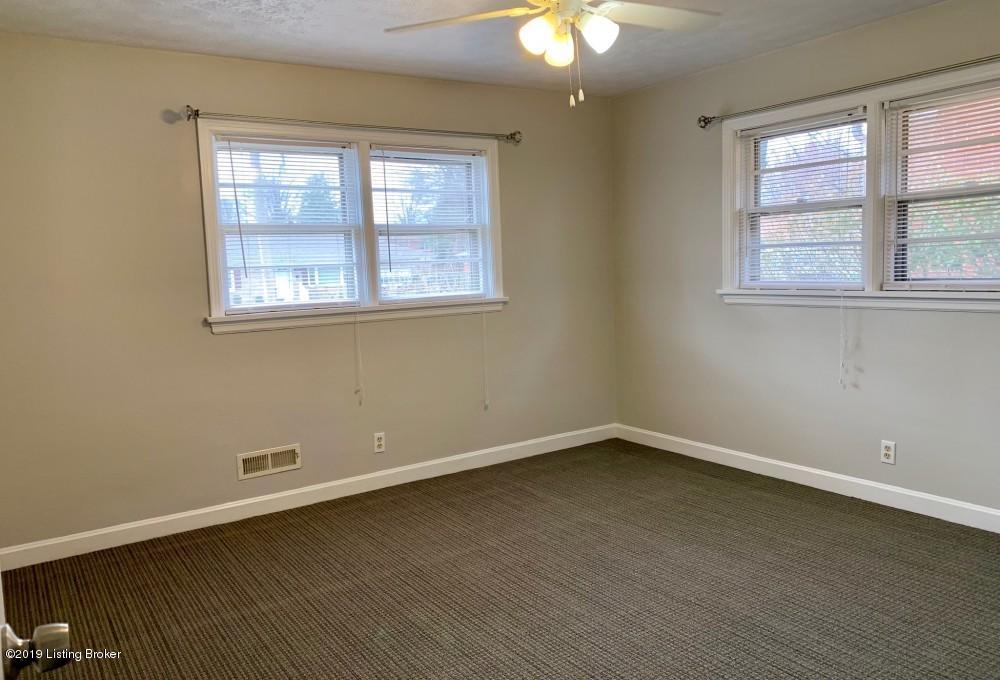 3327 Janell Road Louisville, KY 40216 - Photo 14 of 24 image-14B2D478-0476-44FE-BEF9-BB2E8463FD