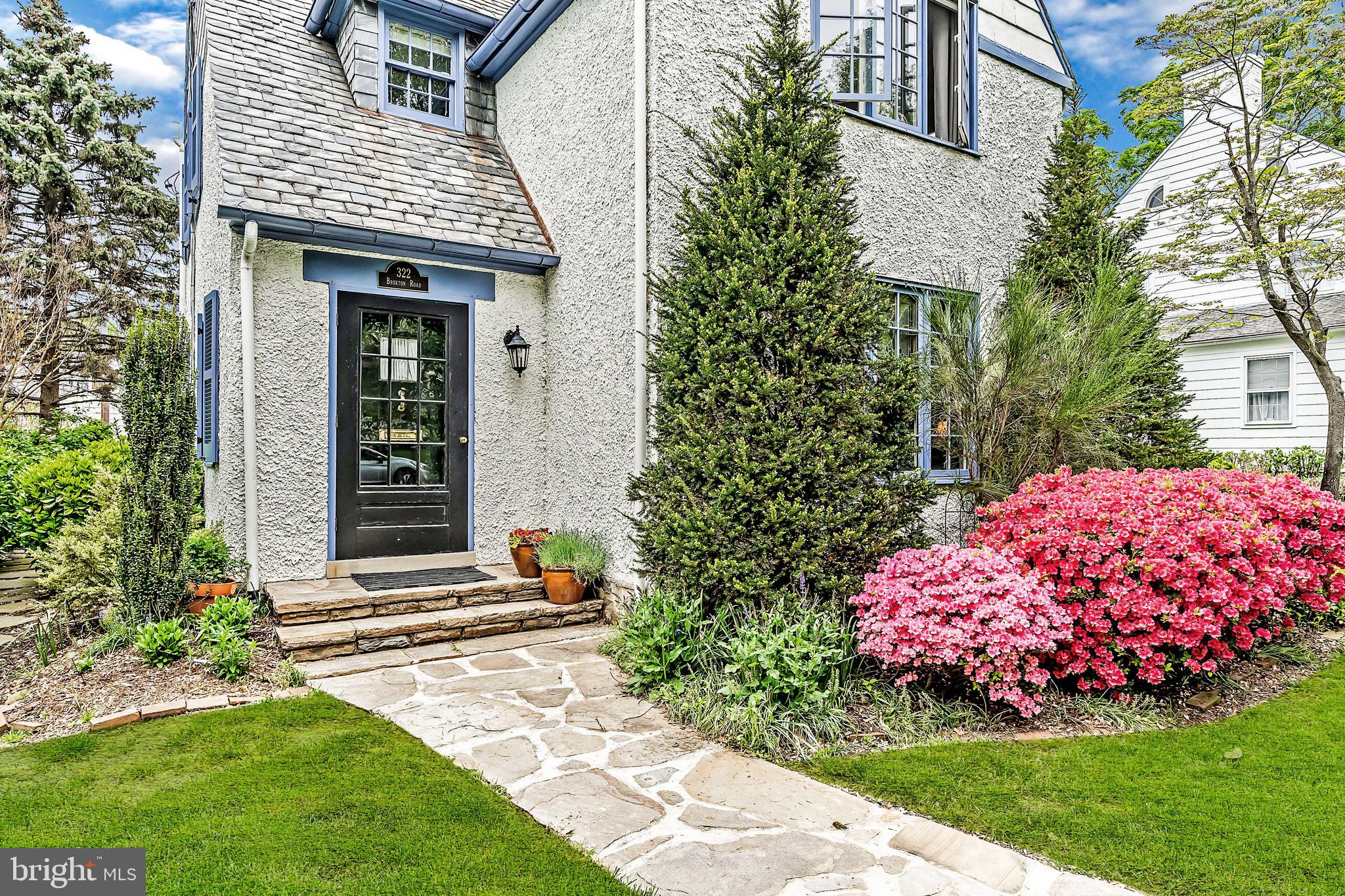 322 Broxton Road Baltimore, MD 21212 - Photo 2 of 46 Beautiful stone leading to the front door