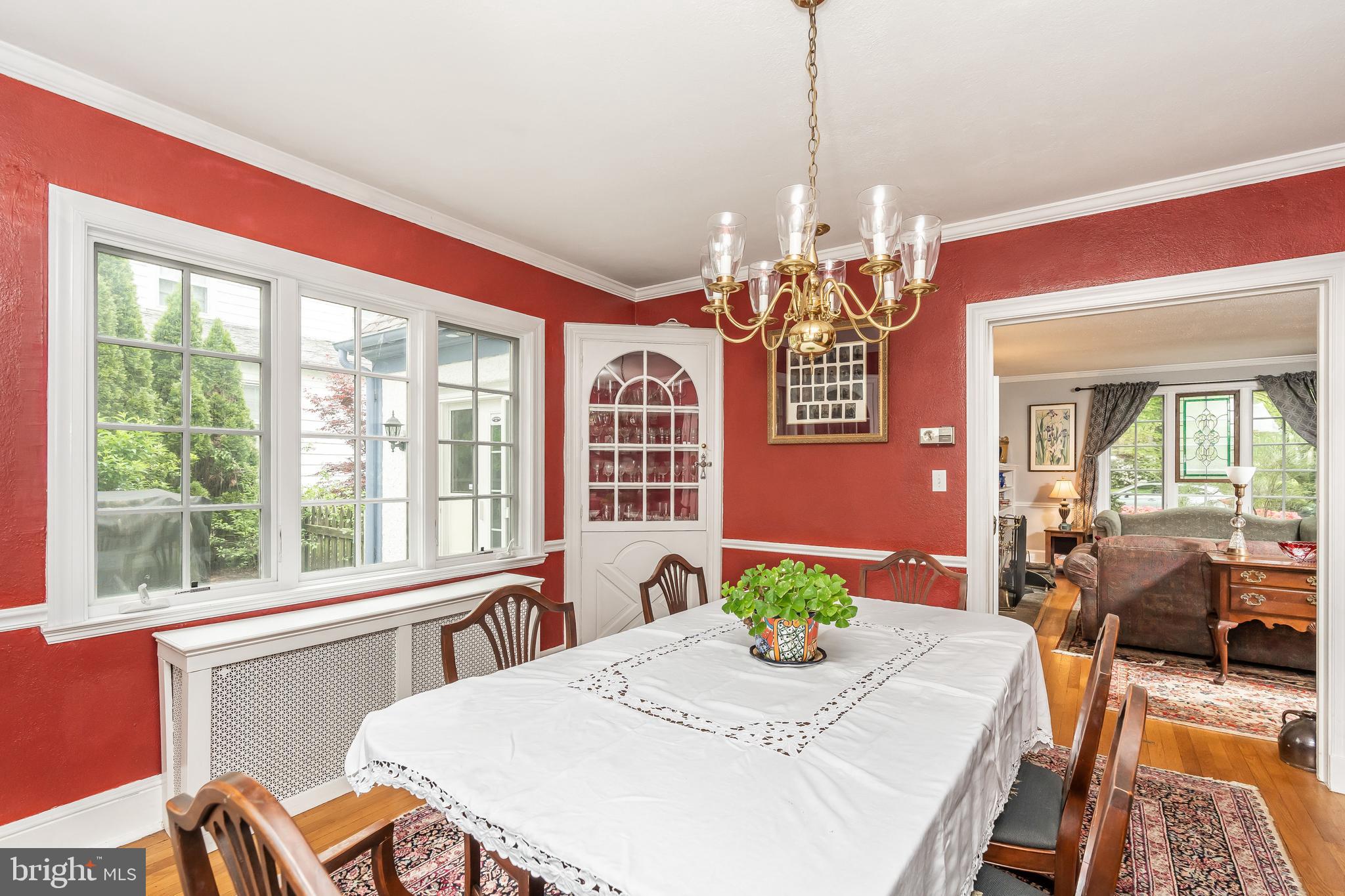322 Broxton Road Baltimore, MD 21212 - Photo 11 of 46 Dining room is perfect for larger gatherings