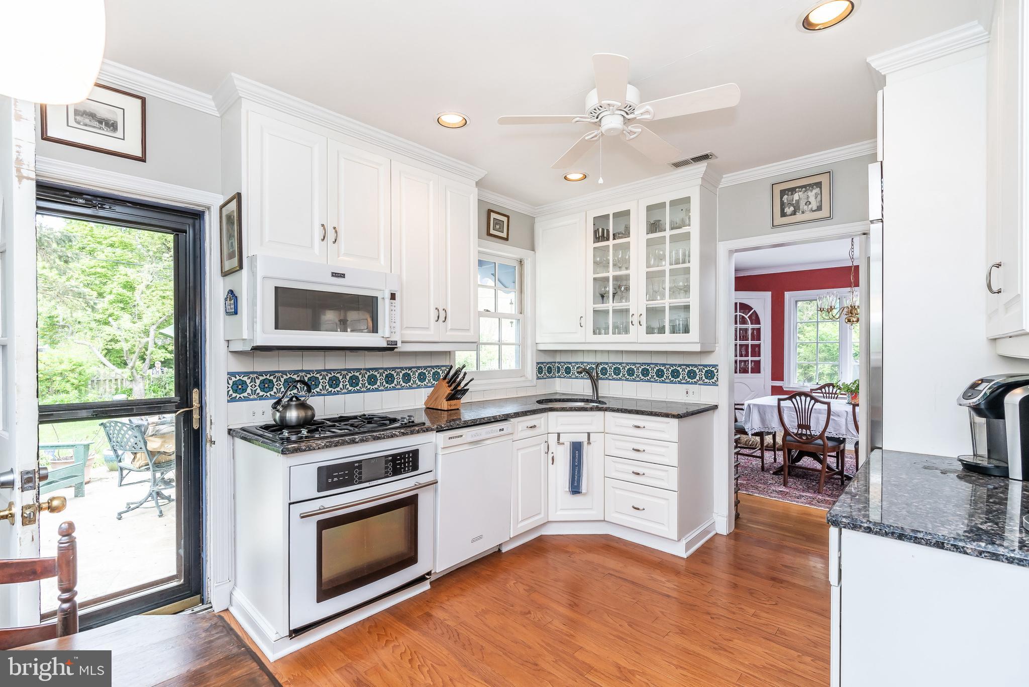 322 Broxton Road Baltimore, MD 21212 - Photo 12 of 46 Kitchen leads to beautiful stone patio and yard