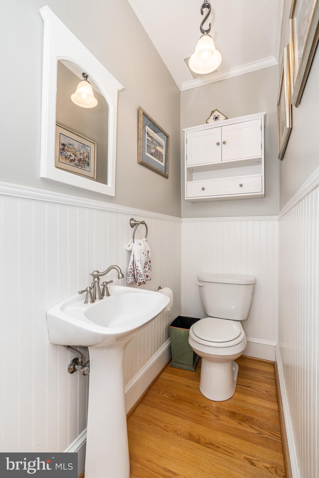 322 Broxton Road Baltimore, MD 21212 - Photo 16 of 46 First floor powder room