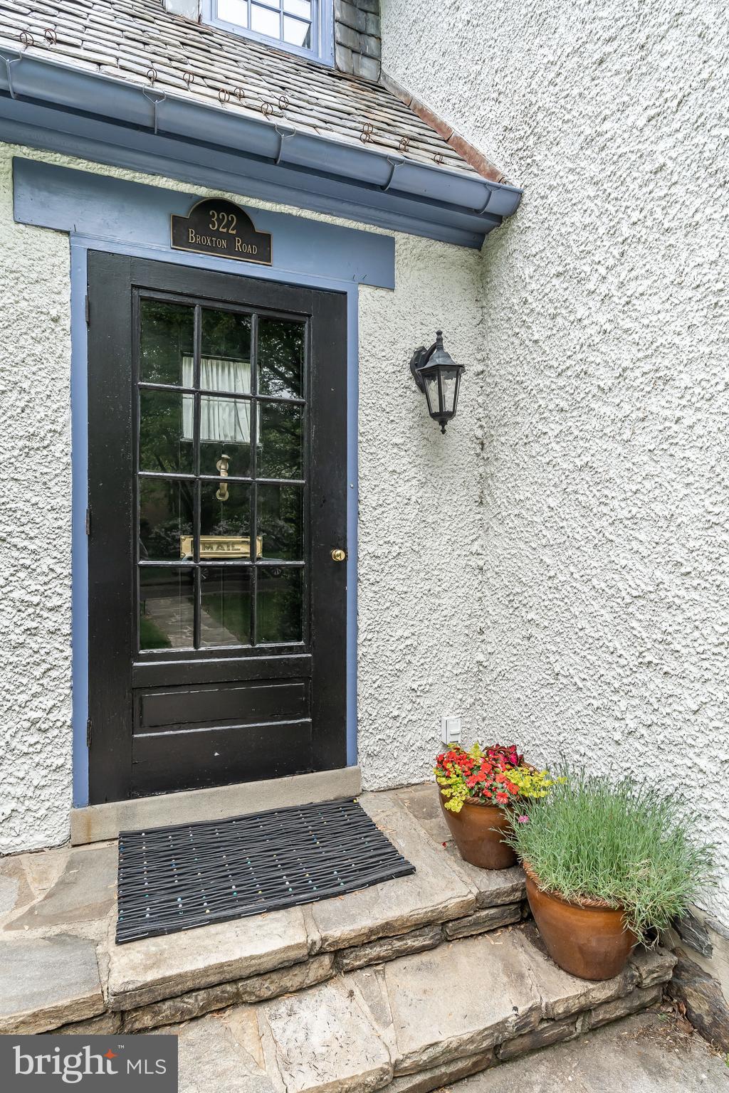 322 Broxton Road Baltimore, MD 21212 - Photo 3 of 46 A gracious entry way