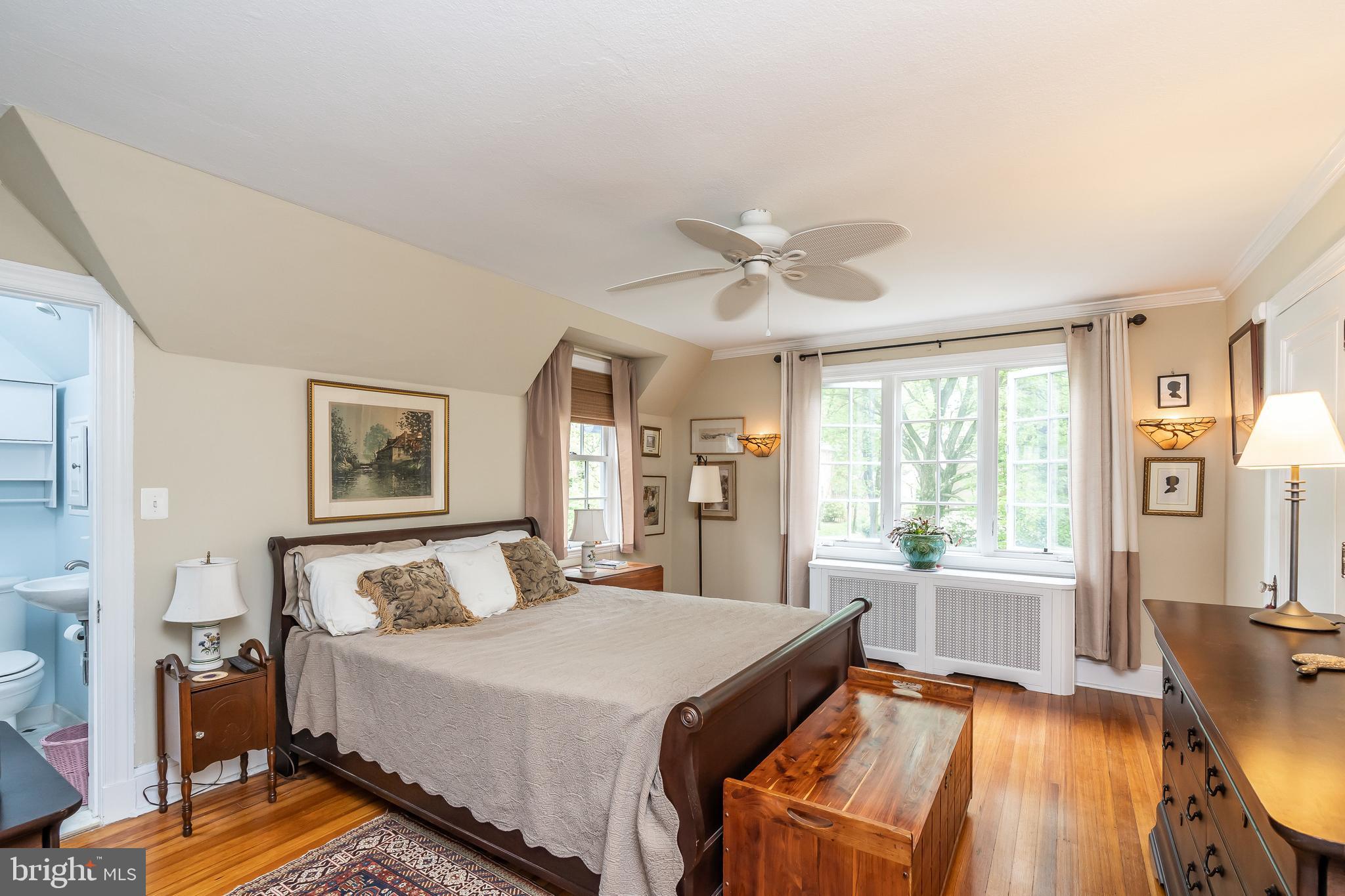 322 Broxton Road Baltimore, MD 21212 - Photo 22 of 46 Bright Master bedroom with en suite full bath