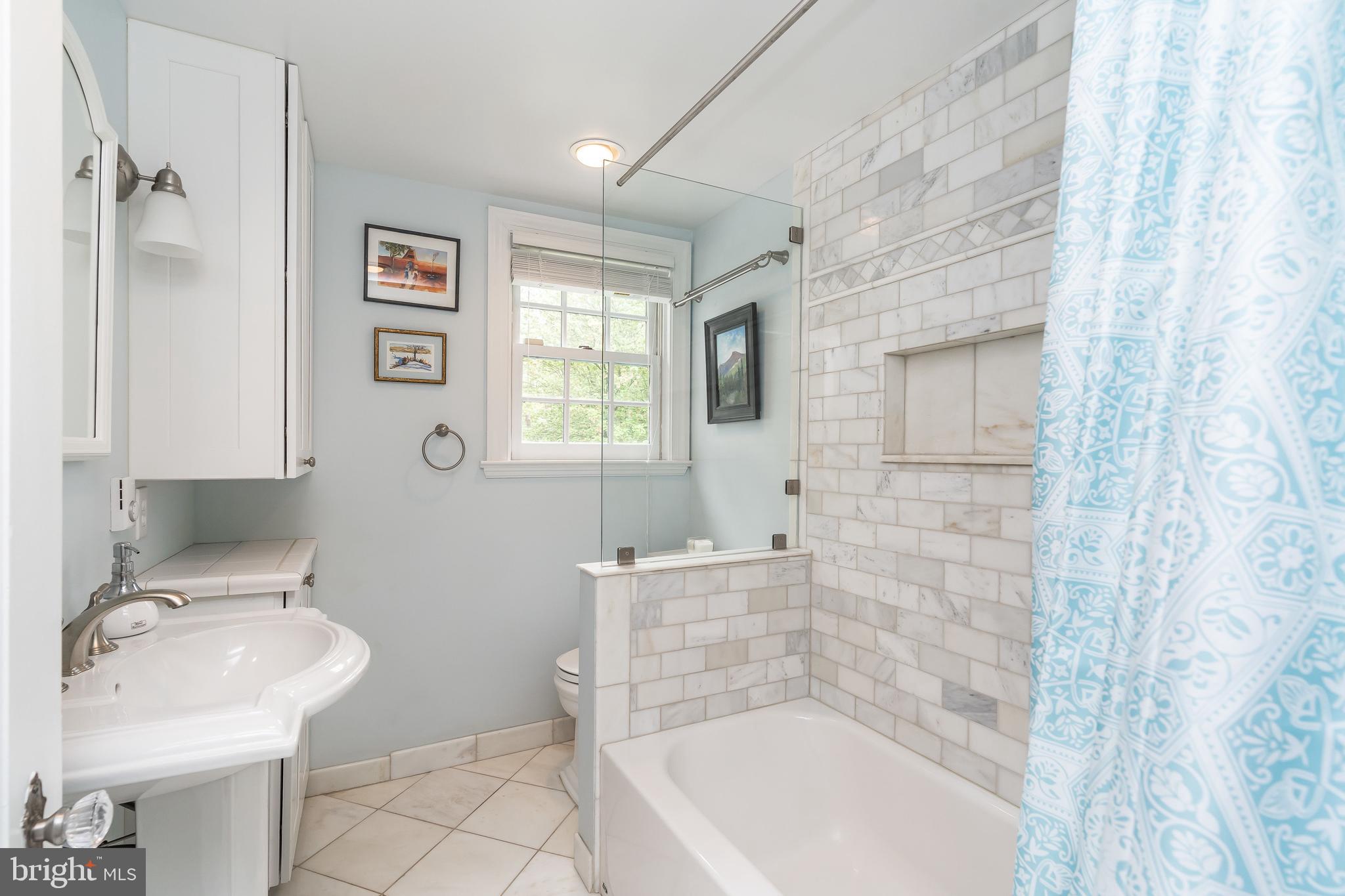 322 Broxton Road Baltimore, MD 21212 - Photo 27 of 46 Updated full bathroom with marble tile