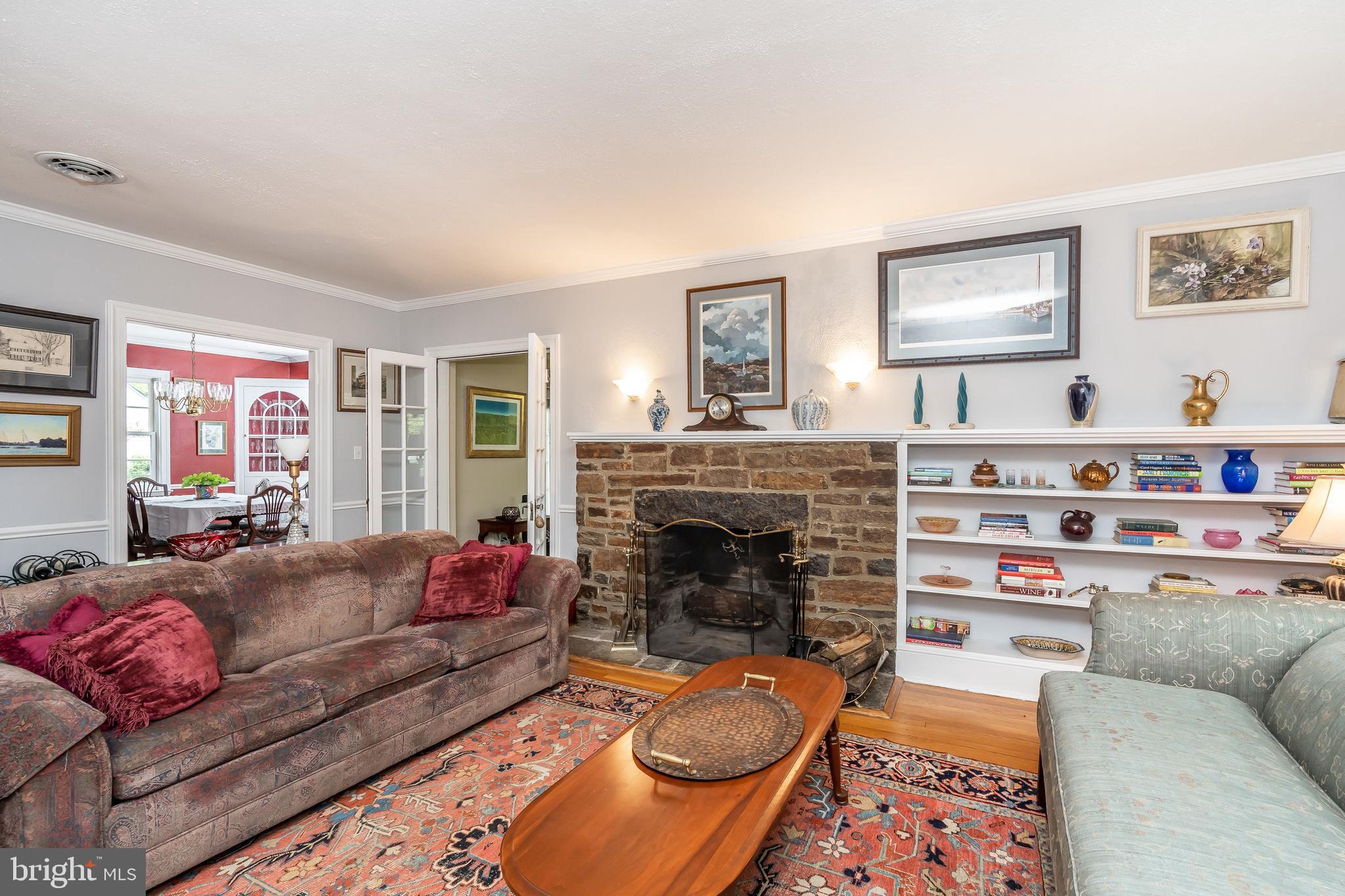 322 Broxton Road Baltimore, MD 21212 - Photo 7 of 46 Living room w/ wood-burning fireplace & built-ins