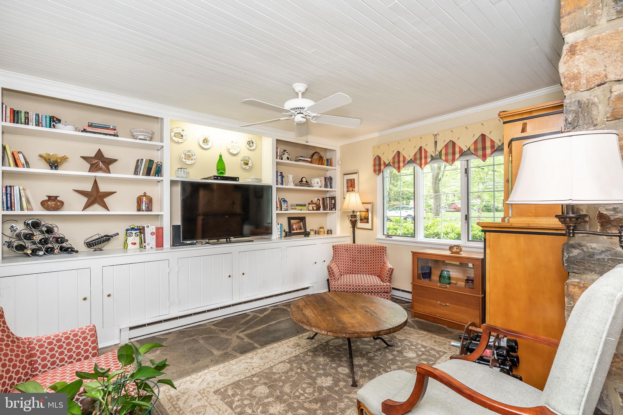 322 Broxton Road Baltimore, MD 21212 - Photo 8 of 46 Sunroom is the perfect library or play room