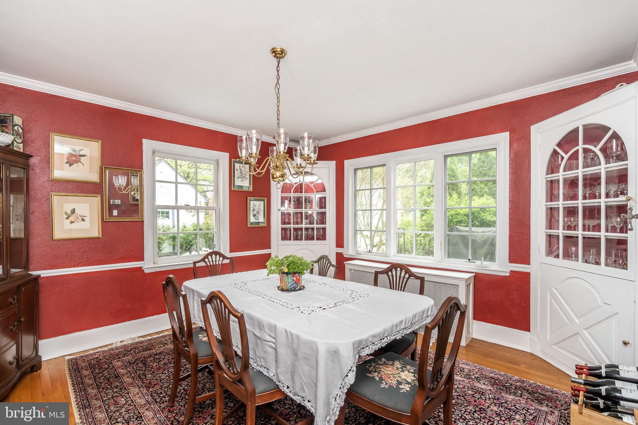322 Broxton Road Baltimore, MD 21212 - Photo 10 of 46 Gracious dining room with lovely corner cabinets
