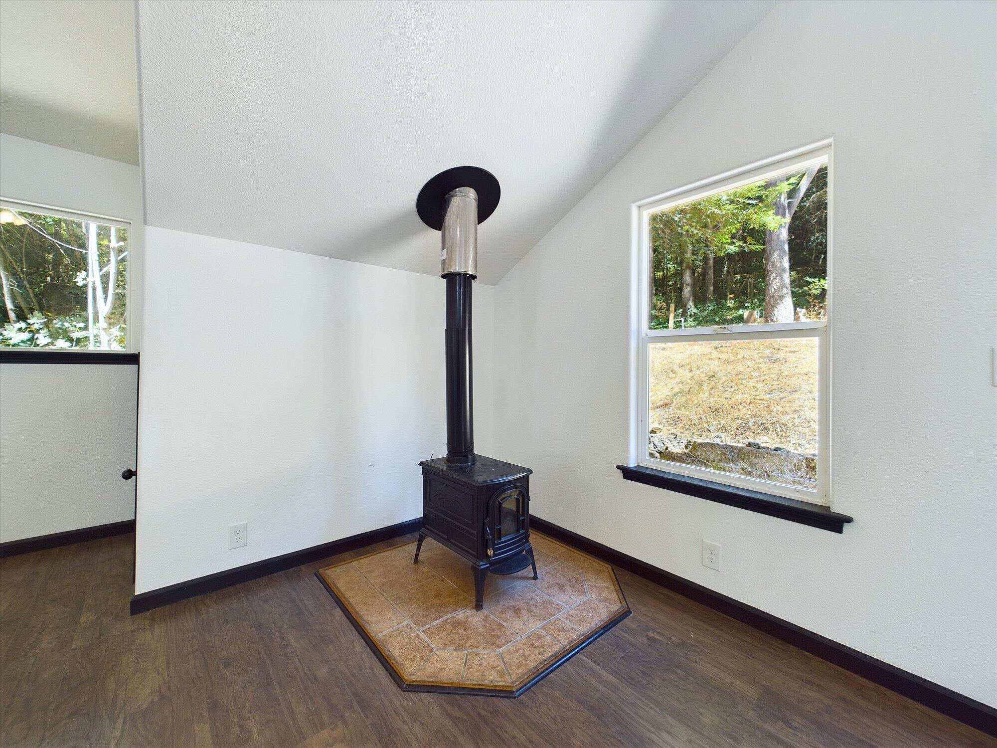 210 Madrone Road Weott, CA 95571 - Photo 46 of 81 Gallery Image 46