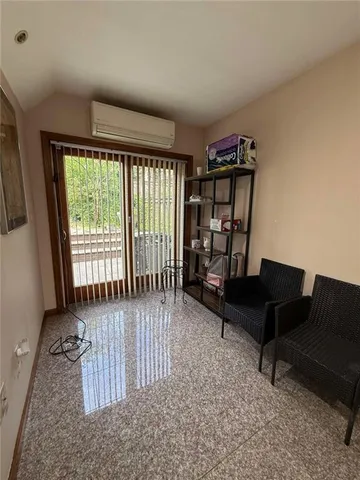a view of entryway with a rug and a floor