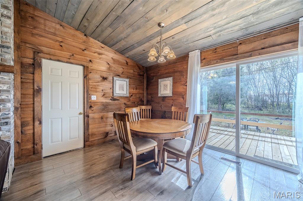 22622 Green Hills Road Lebanon, MO 65536 - Photo 11 of 36