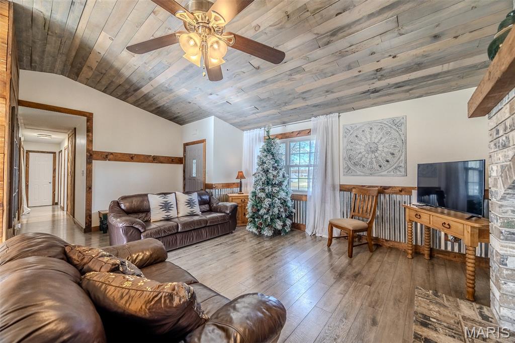 22622 Green Hills Road Lebanon, MO 65536 - Photo 14 of 36