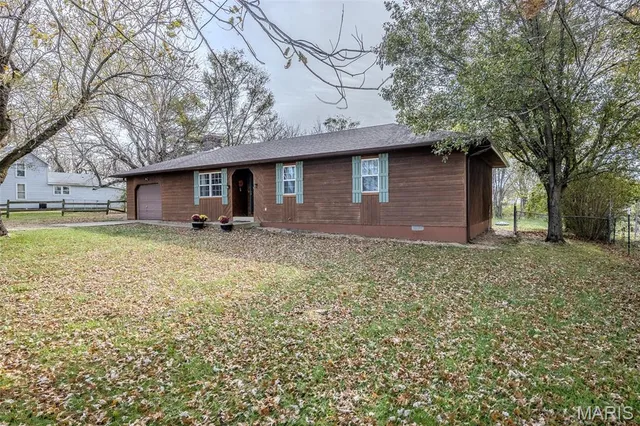 $245,000 | 22622 Green Hills Road, Lebanon, MO 65536